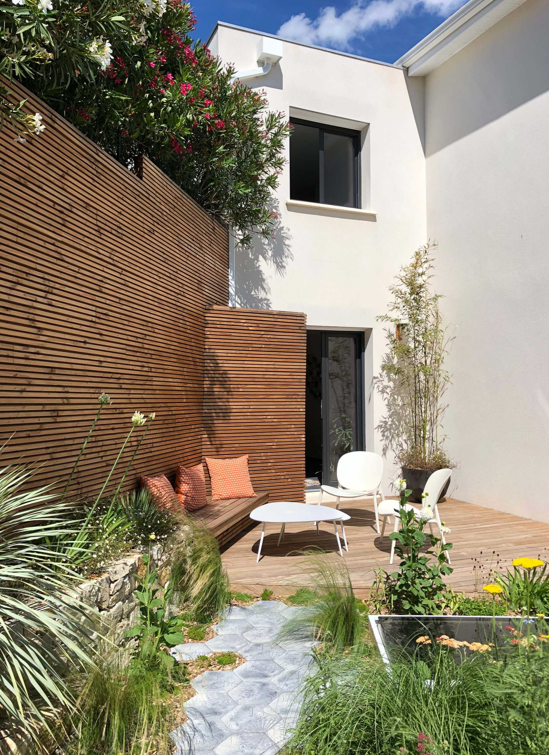 Création de la terrasse d'un appartement à Nantes par un jardinier paysagiste